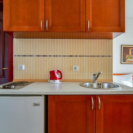 Apartments Leut Свети Стефан Стая снимка