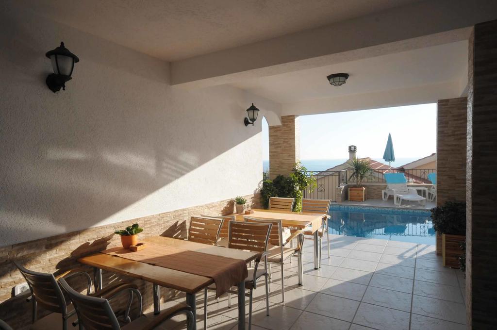 Apartments Leut Свети Стефан Екстериор снимка