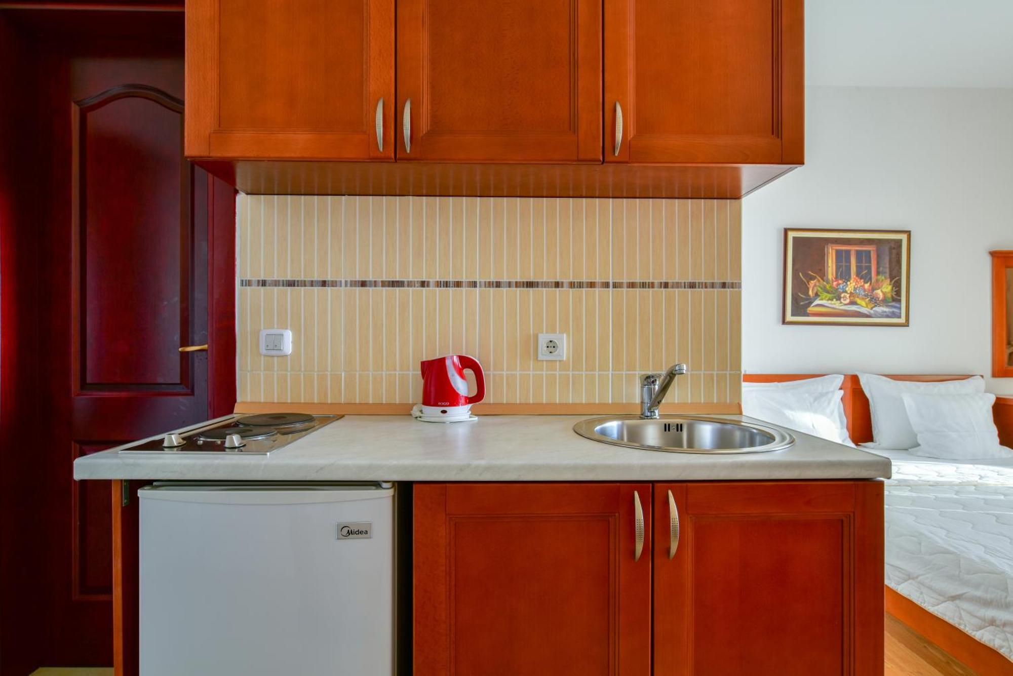 Apartments Leut Свети Стефан Стая снимка
