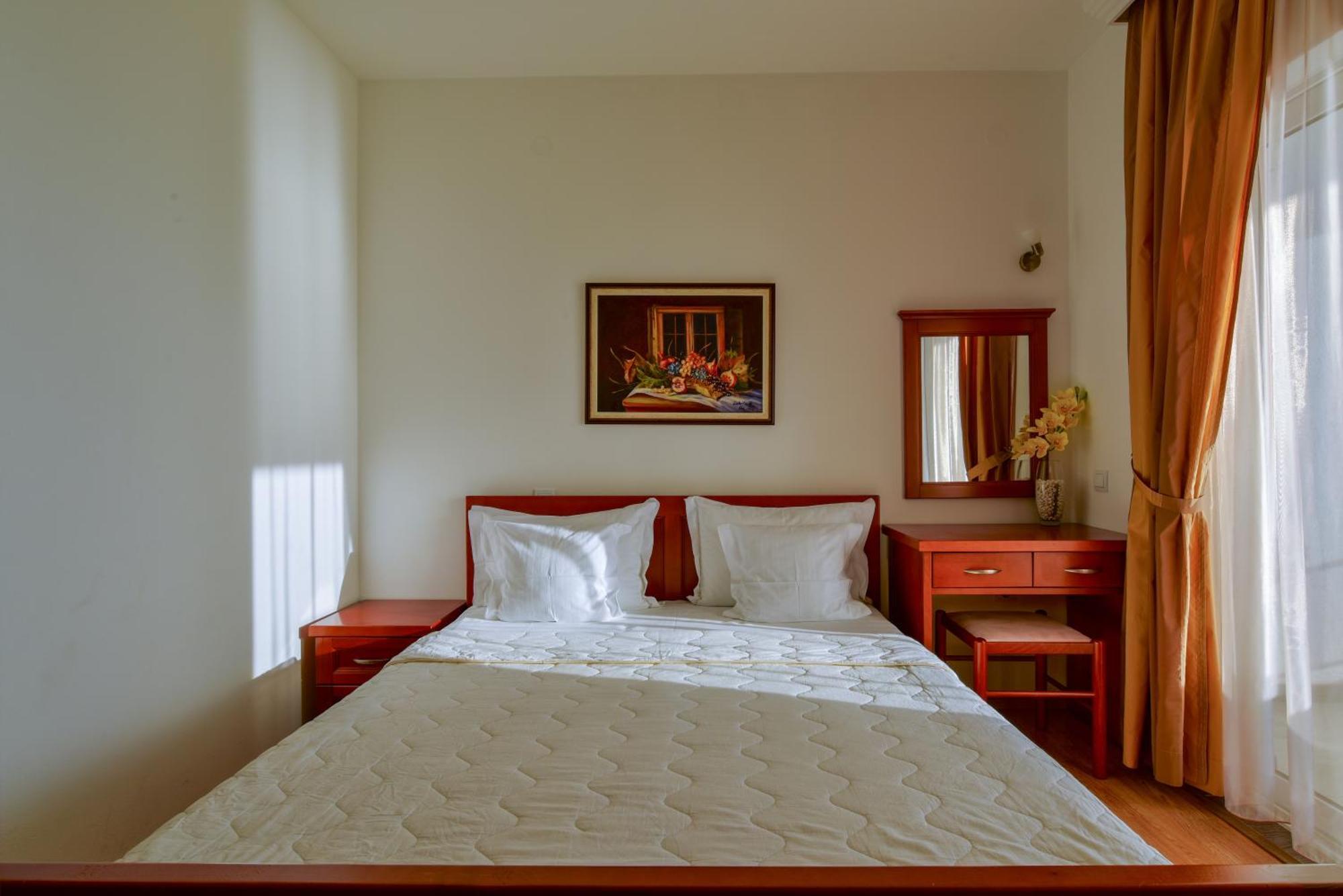 Apartments Leut Свети Стефан Екстериор снимка