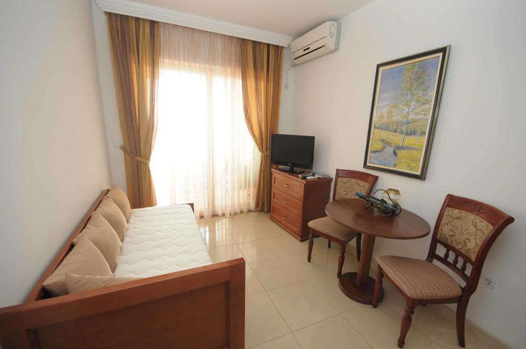 Apartments Leut Свети Стефан Екстериор снимка
