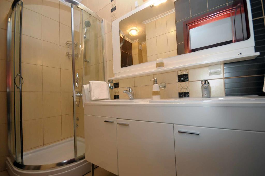 Apartments Leut Свети Стефан Екстериор снимка