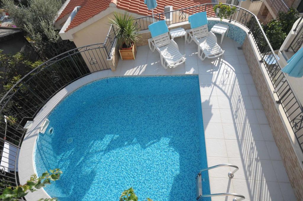 Apartments Leut Свети Стефан Екстериор снимка