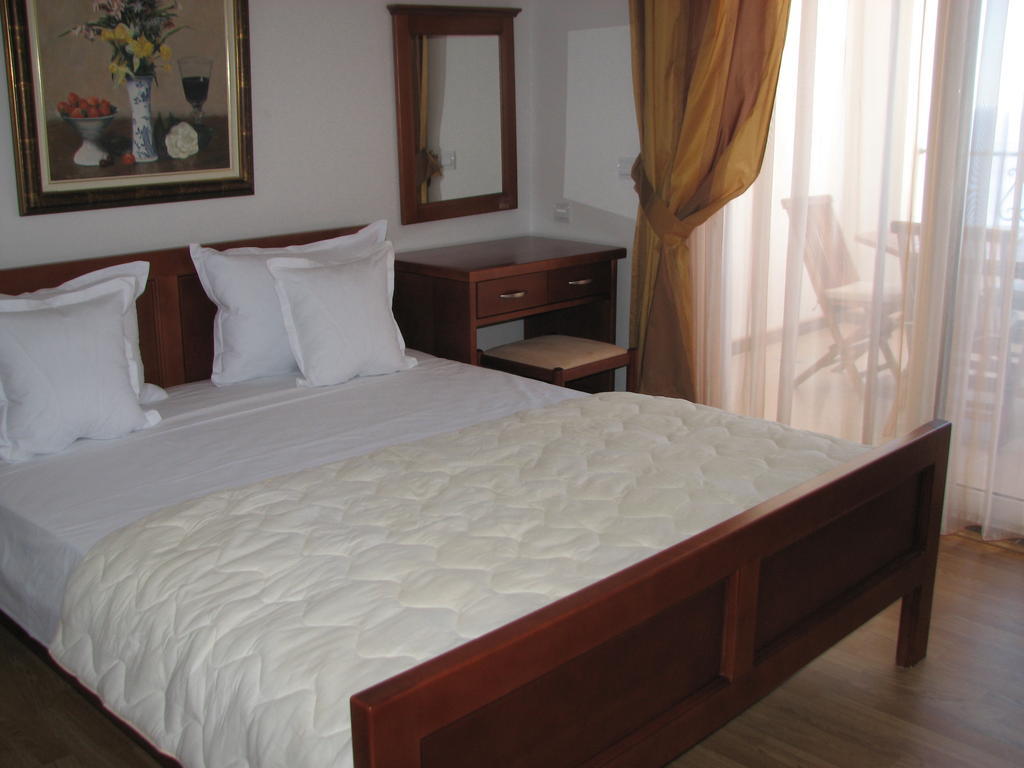 Apartments Leut Свети Стефан Стая снимка