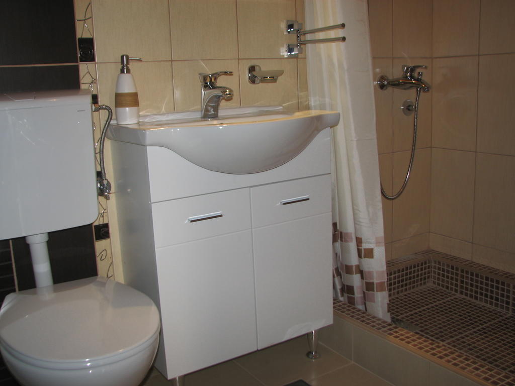 Apartments Leut Свети Стефан Стая снимка