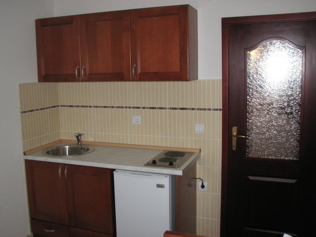 Apartments Leut Свети Стефан Стая снимка